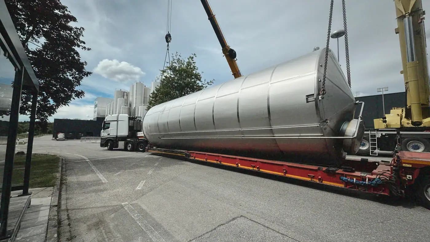 Full Production-Hall Clear-Out & Overseas Equipment Export — 6