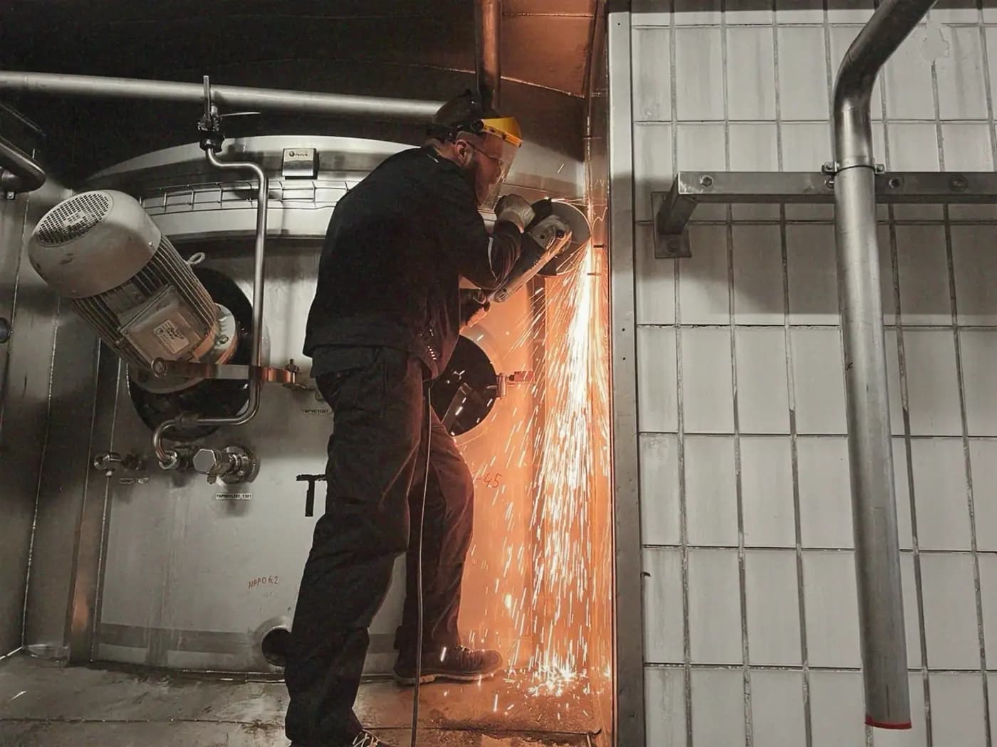Full Production-Hall Clear-Out & Overseas Equipment Export — 13